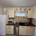 -self-check- 4-room Family House レビツェ