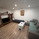 別荘 -self-check- 4-room Family House レビツェ