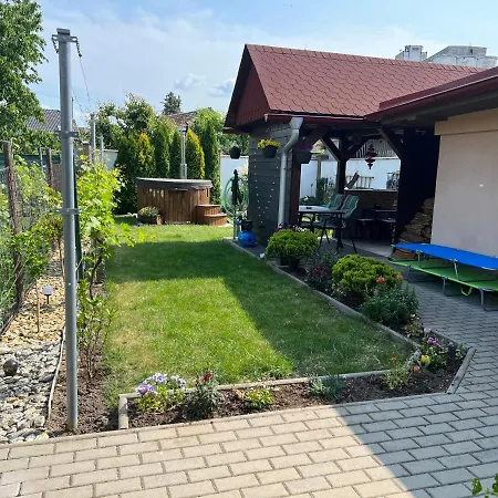 Дом отдыха -self-check- 4-room Family House With Heated Tub