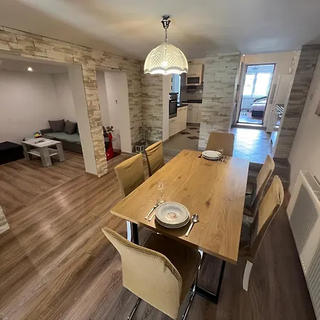 Дом отдыха -self-check- 4-room Family House With Heated Tub Левице