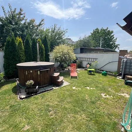 -self-check- 4-room Family House With Heated Tub Дом отдыха