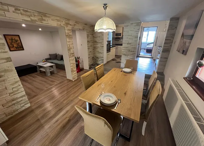 Dovolenkový dom -self-check- 4-room Family House Levice