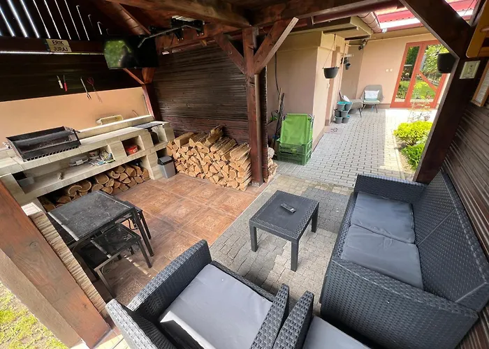 -self-check- 4-room Family House Dovolenkový dom Levice